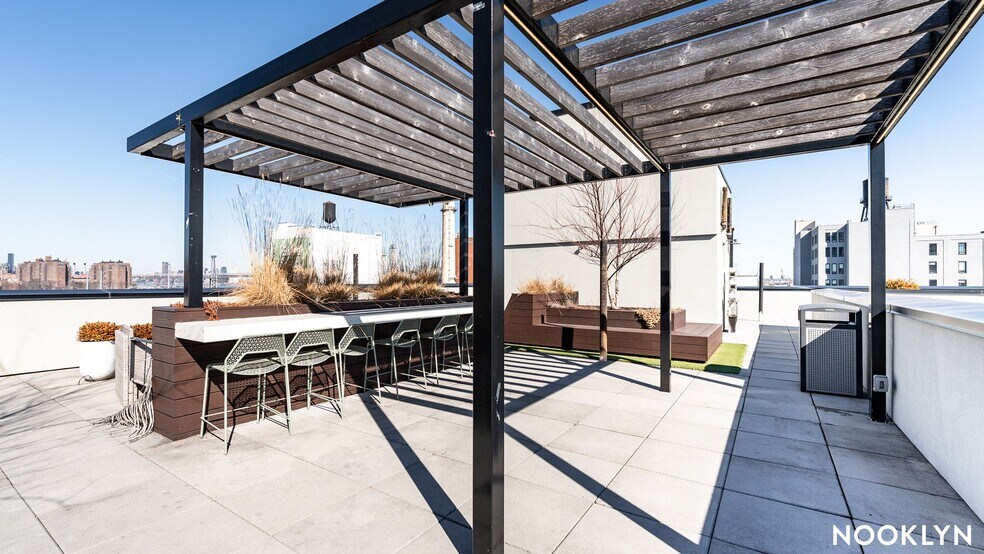 Building Photo - 68 Gold St