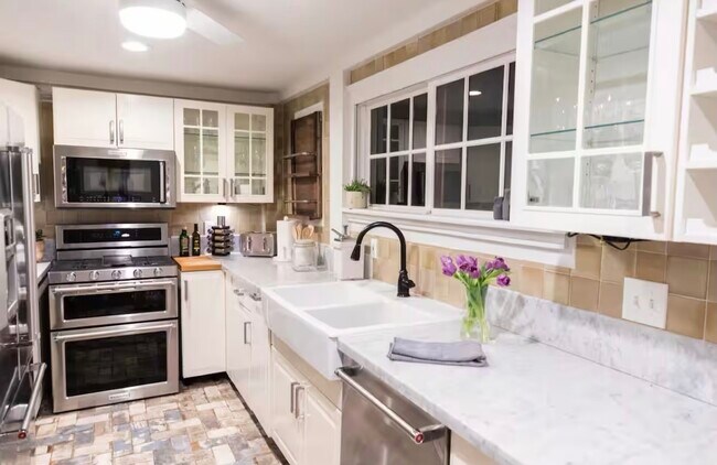 Building Photo - 2328 Avenue M