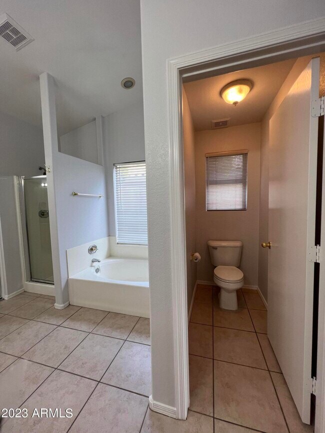 Building Photo - 1171 W Goldfinch Way