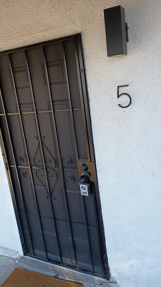 Building Photo - Garden Lofts on President