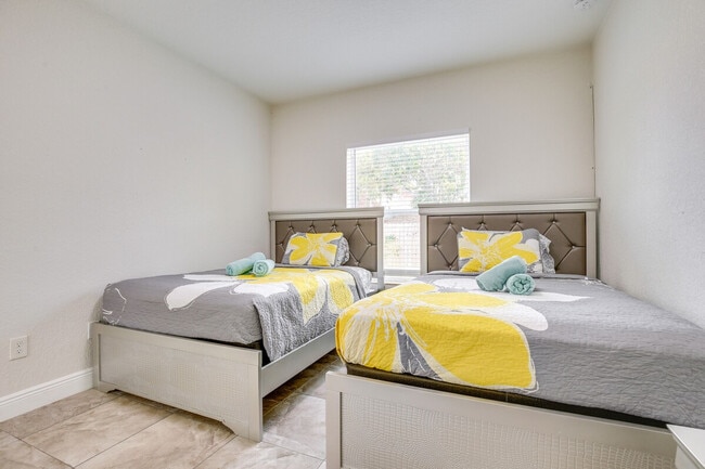 Building Photo - 2601 NW 15th Ct