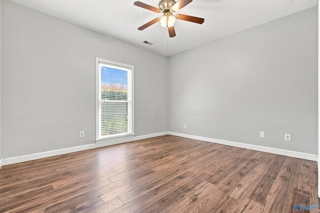 Building Photo - 146 Leathertree Ln