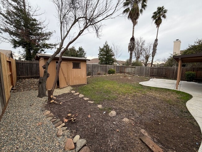 Building Photo - Cute Home in EGUSD