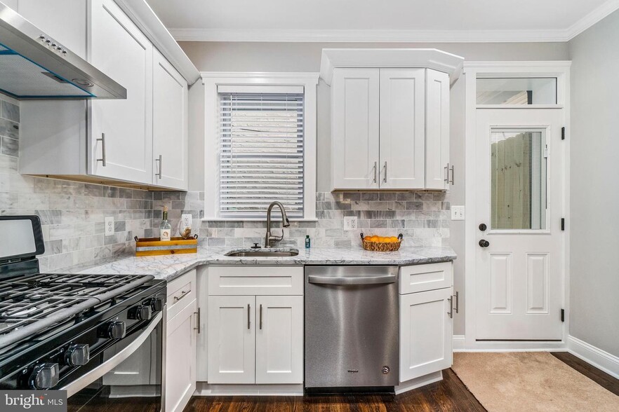 Building Photo - 1530 Covington St