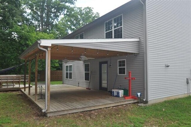 Building Photo - 7128 Blue Stream Ct