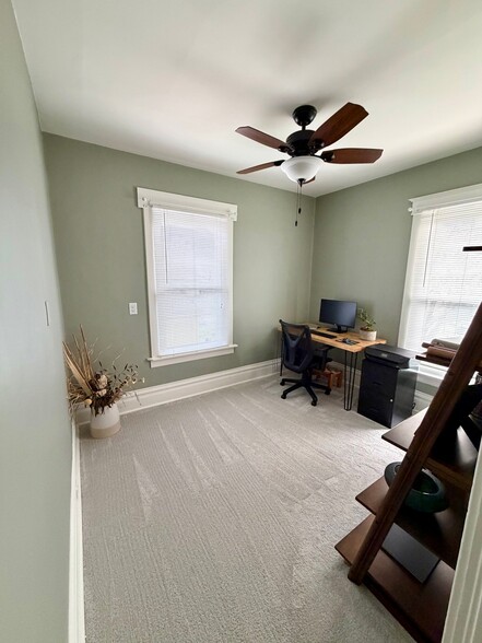 Building Photo - 34 Hereford St