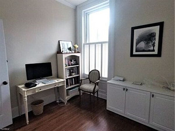 Building Photo - 48 Monument Sq