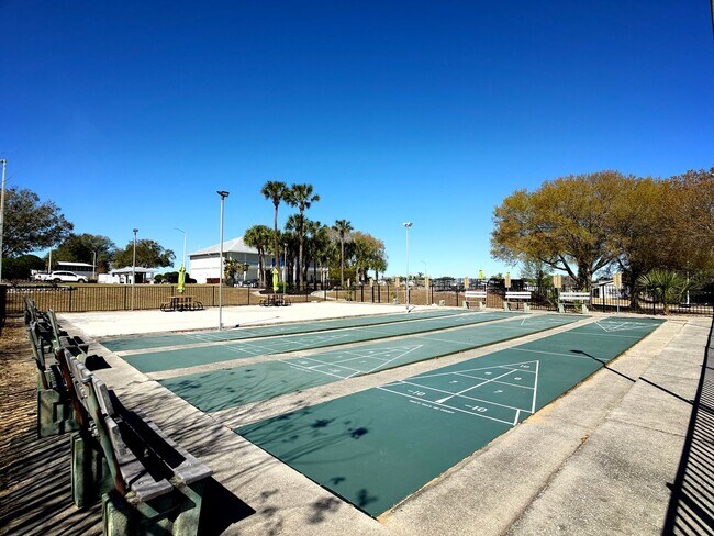 Building Photo - Perfect Location with Amenities Galore!