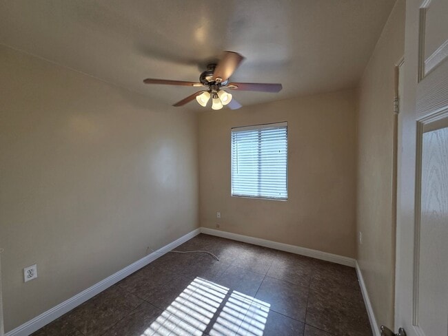 Building Photo - Phoenix 3 Bed/1 Bath - No HOA