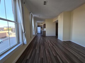 Building Photo - 219 2nd St E