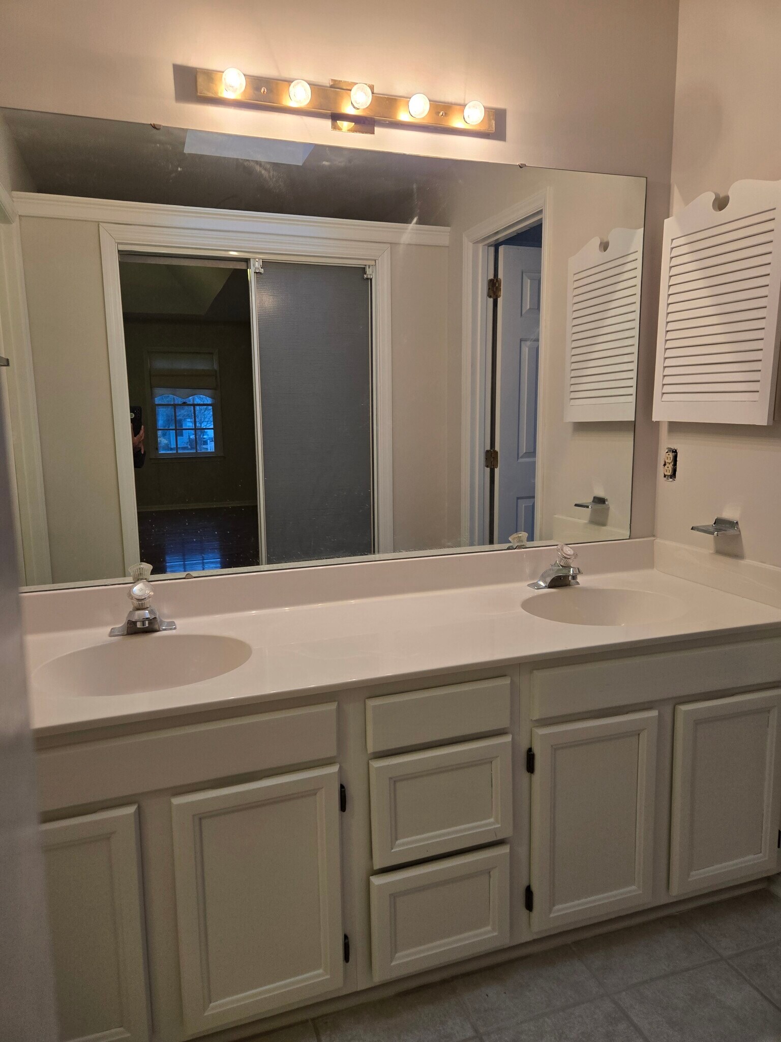 Building Photo - 11015 S Ford Rd