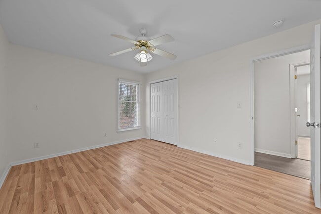 Building Photo - 340 Circle Dr