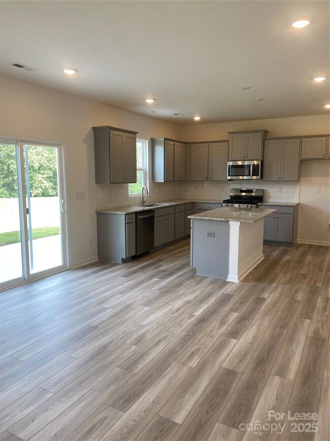 Building Photo - 1211 Fremont Dr