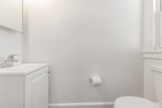 Building Photo - 236 Wood St