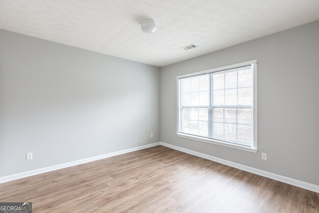 Building Photo - 3290 Cooper Woods Dr