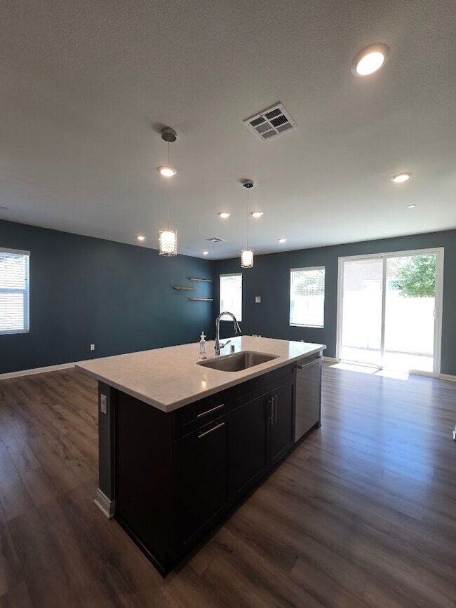 Building Photo - 3-Bedroom Home in Gated Community with Mod...