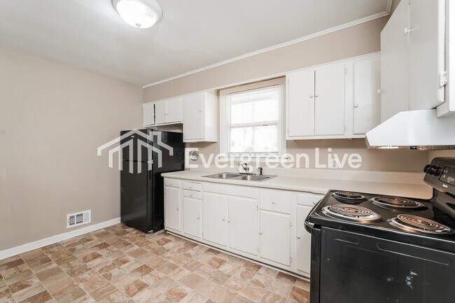 Building Photo - 2835 Fairmount St