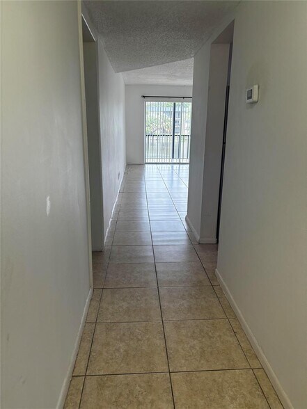 Building Photo - 7901 Colony Cir S