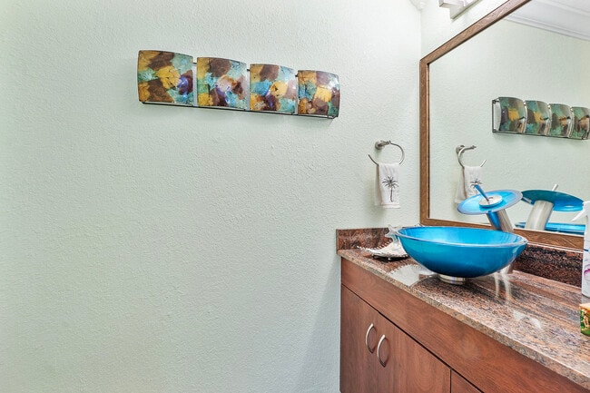 Building Photo - 2725 NE 15th St