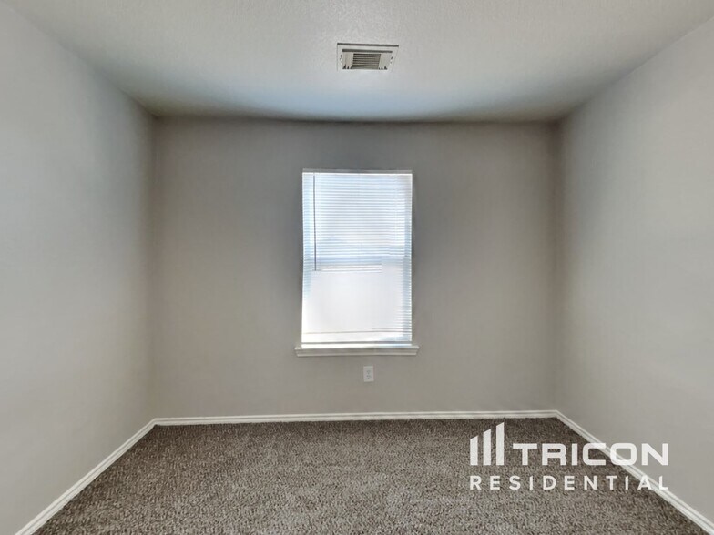 Building Photo - 12439 Sterlingstone Dr