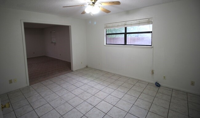 Building Photo - 210 Lange Ravine