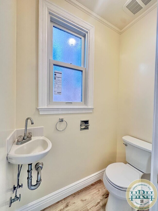 Building Photo - Charming 3BR|1.5BA Home in the Heart of th...