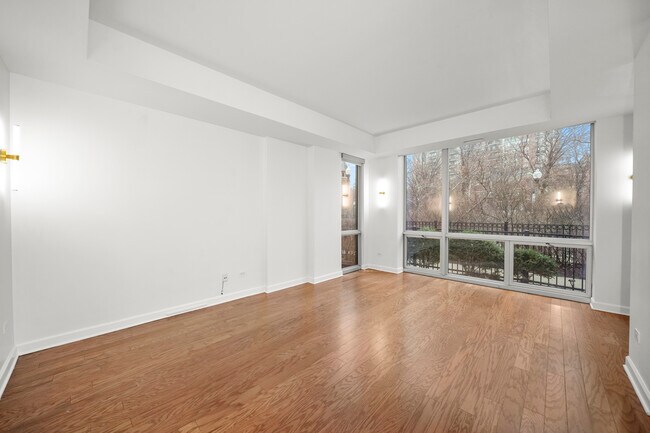 Building Photo - 1841 S Calumet Ave