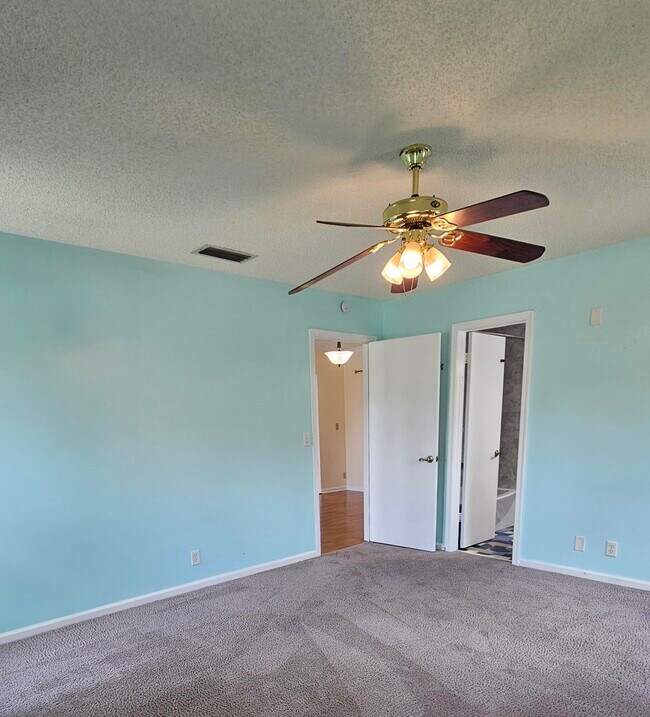 Building Photo - 12157 Sycamore Ln