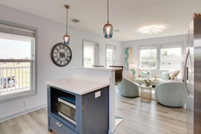 Building Photo - 13611 Catbird Dr