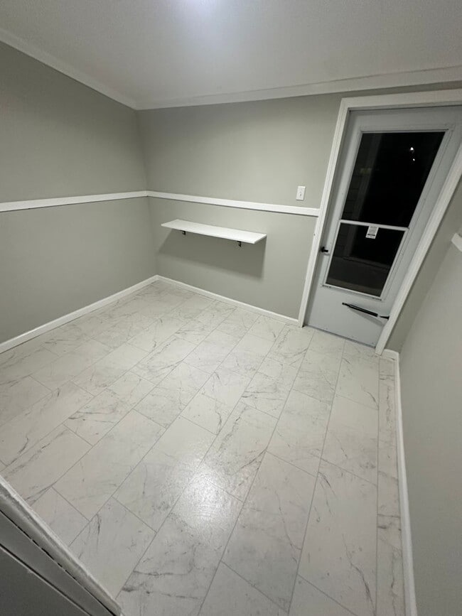 Building Photo - 3 BEDROOM 1 BATH NEWLY REMODELED in HAMILTON