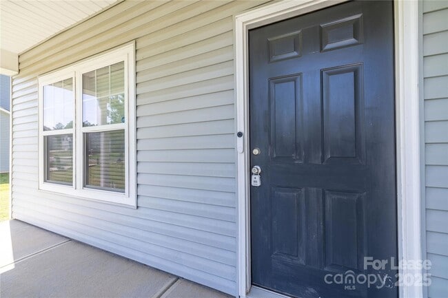 Building Photo - 710 Yorkshire Dr