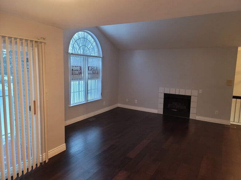 Building Photo - 46101 Allenton Dr