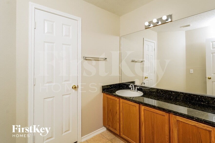 Building Photo - 15827 Brisbane Dr