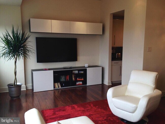 Building Photo - 10401 Grosvenor Pl