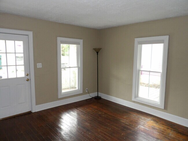 Building Photo - 611 Taylor Ave