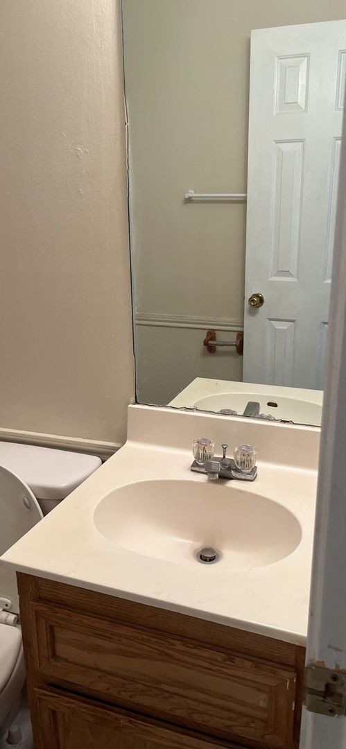 Building Photo - 4 bedroom 2 bathroom house! HOUSING ACCEPTED!