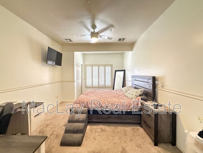 Building Photo - 757 W Aloe Pl