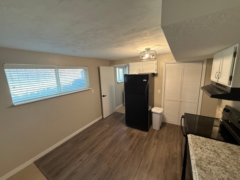 Kitchen - 825-11575S E Sunburn Ln