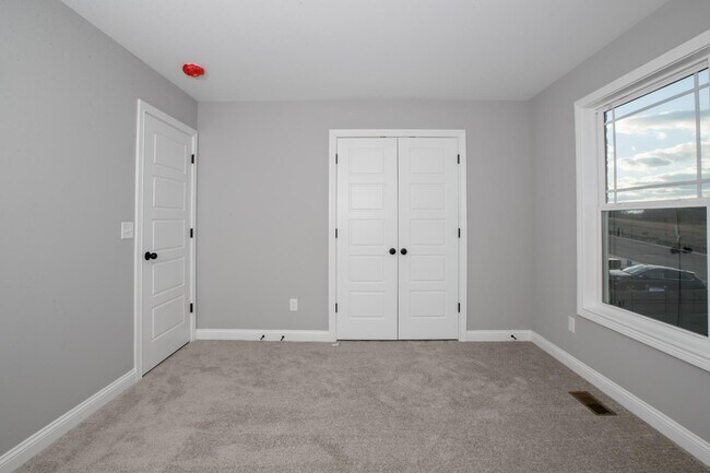 Building Photo - 928 Camden Ct