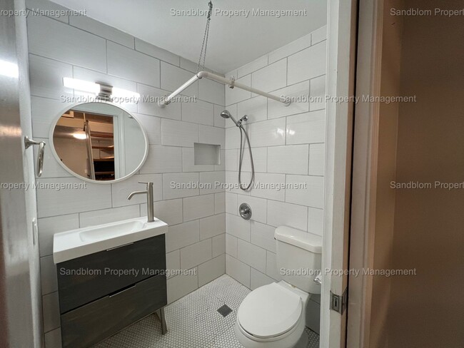 Building Photo - FOR LEASE | Mid-town Tulsa | 1 Bed, 1 Bath...