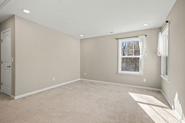 Building Photo - Beautiful 4-Bedroom End-Unit Townhome in West Cary | Open Floor Plan | Prime Location