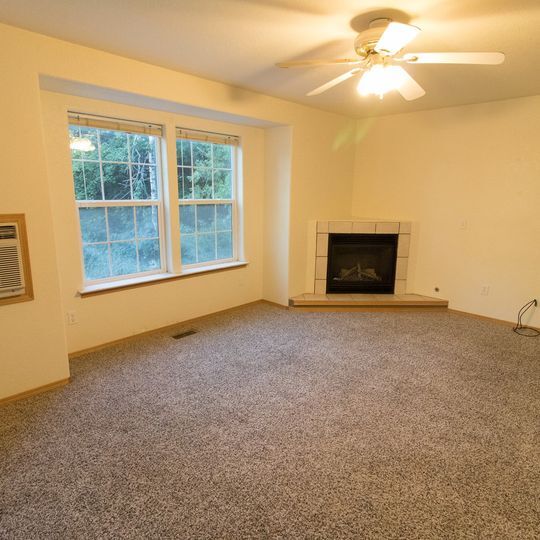 Building Photo - 462 NW Webb St