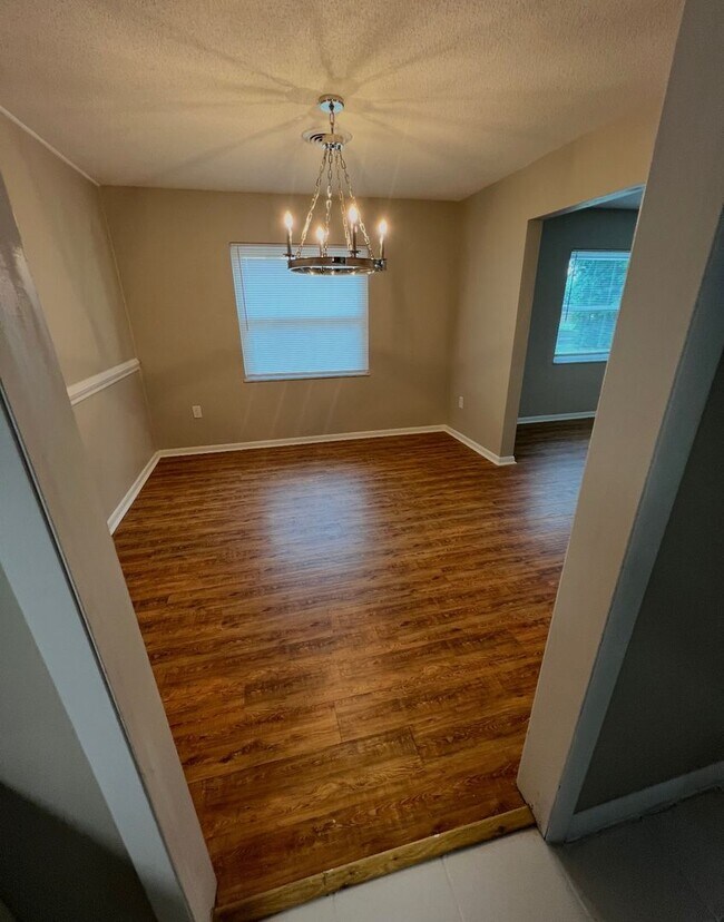 Building Photo - Charming 4 bedroom South Lakeland home wit...