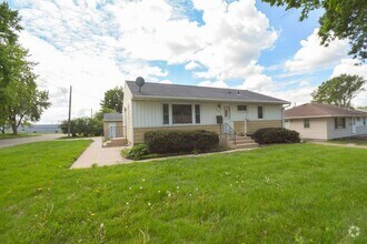 Building Photo - Charming 2-Bedroom Home with Natural Light...