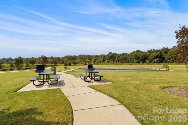 Building Photo - 1354 Harleston St