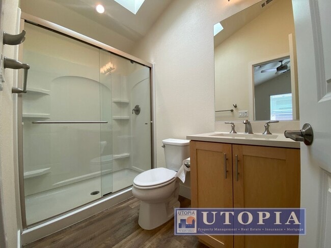 Building Photo - Beautiful and Spacious 3-bedroom, 3.5-bathroom Townhouse Located in the heart of Seabright.