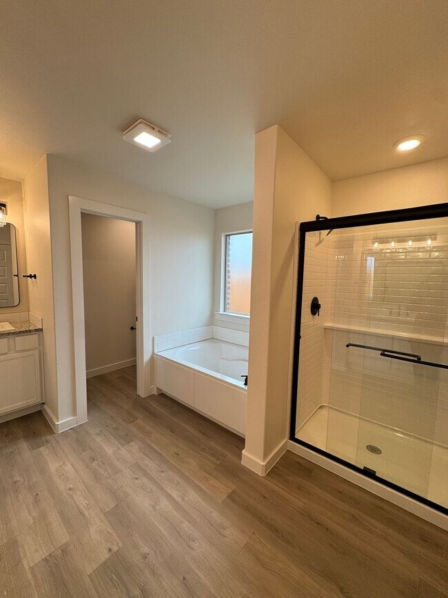 Building Photo - Fabulous Luxury Newer 2025 Build 3/2/2