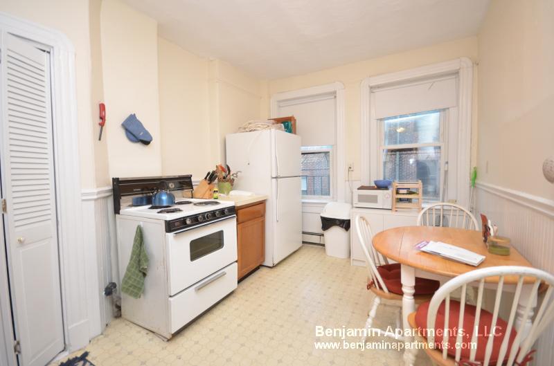 Building Photo - 48 Garden St