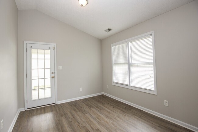 Building Photo - Charming 3 Bed, 2 Bath Rental Home in Raeford, NC - Don't Miss Out!