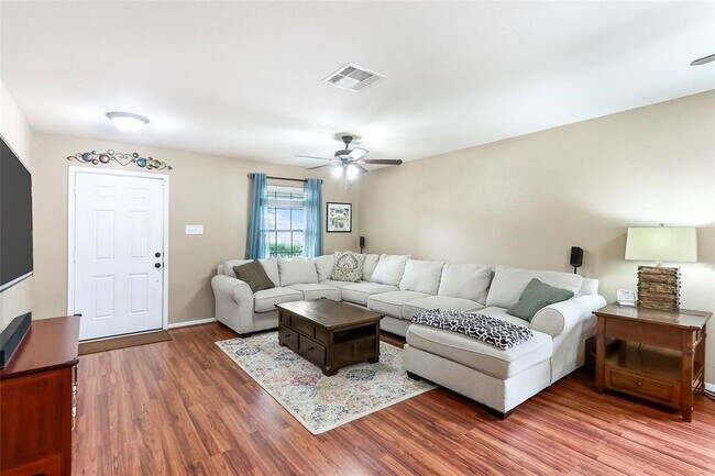 Building Photo - 8022 Yaupon View Dr